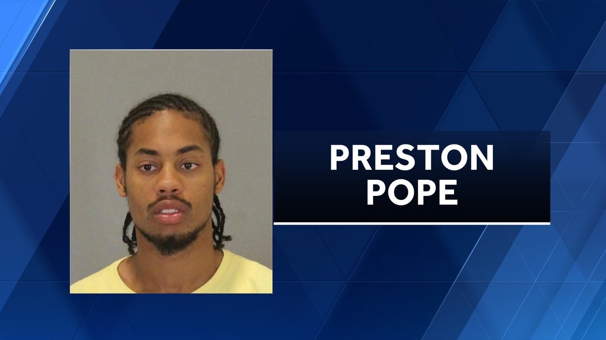 Man found guilty on 2 murder charges in connection with 2015 killings dlvr.it/Qk0JGv