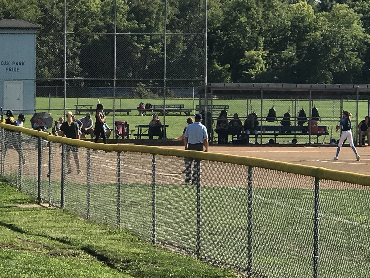 This afternoon <a href="/staleysoftball/">staleysoftball</a> leads Oak Park 4-1 bottom of 2
<a href="/NKCSchools/">NKC Schools</a> @FalconSection <a href="/Future_Falcon/">Future Falcons</a> #StaleyStrong