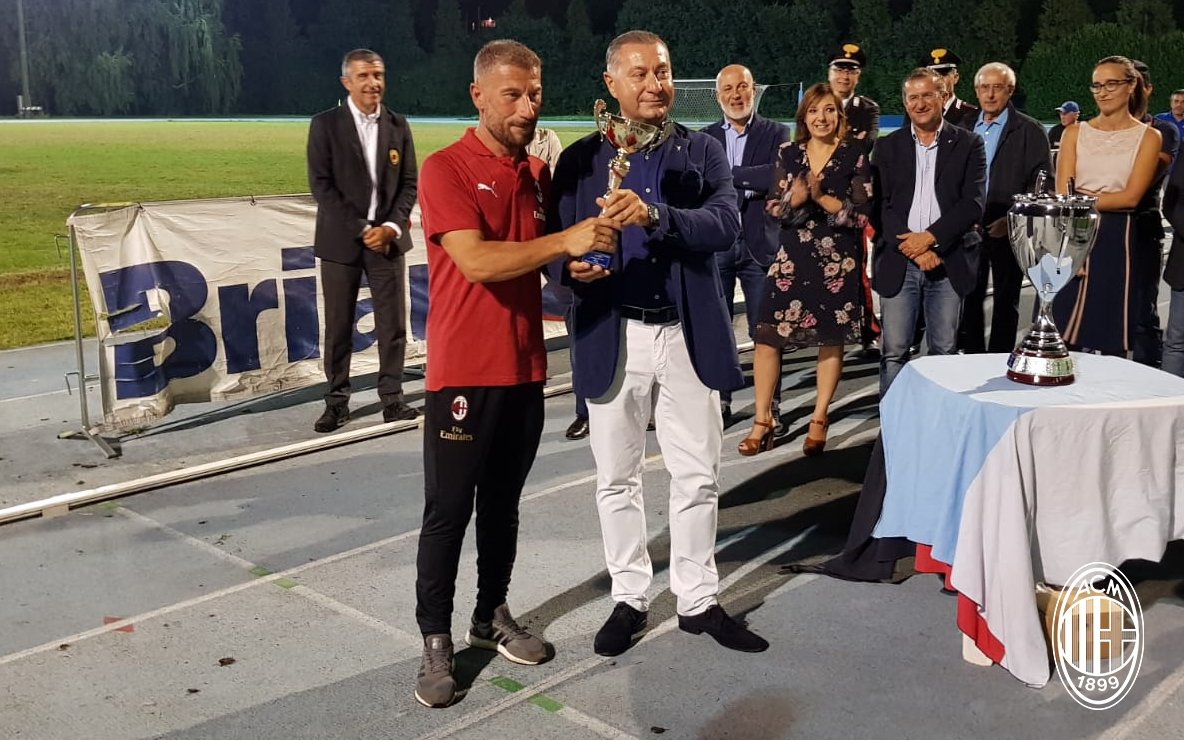 acmilanyouth's tweet photo. Premi individuali del Memorial Scirea 🥇
Miglior giocatore del torneo: Gabriele Alesi
Capocannoniere: Gabriele Alesi (5 reti)
Miglior allenatore: Gianluca Polistina https://t.co/CmZKjcPniN