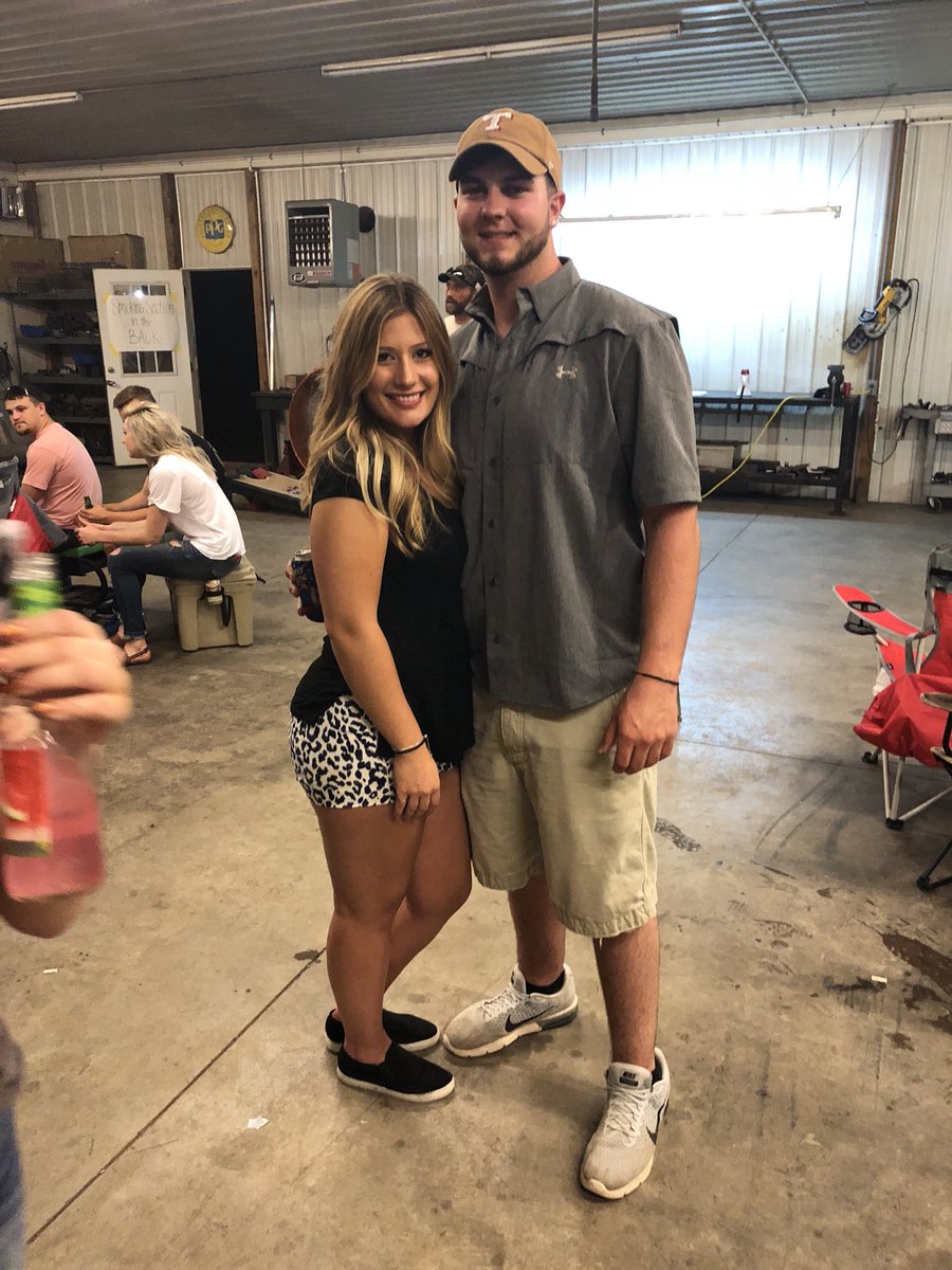 BigMal_58's tweet photo. Sheeewww weee she sure is a pretty thing, &amp; I am one lucky man!! 😍😉 @JaceyyLauren https://t.co/hIMUBGl0gc