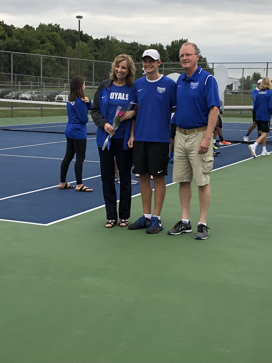 MFullhart's tweet image. Senior Night for @HSE_Tennis!  Thanks for 4 great years, Coach Webber and Coach Gernert! #ProudToBeARoyal