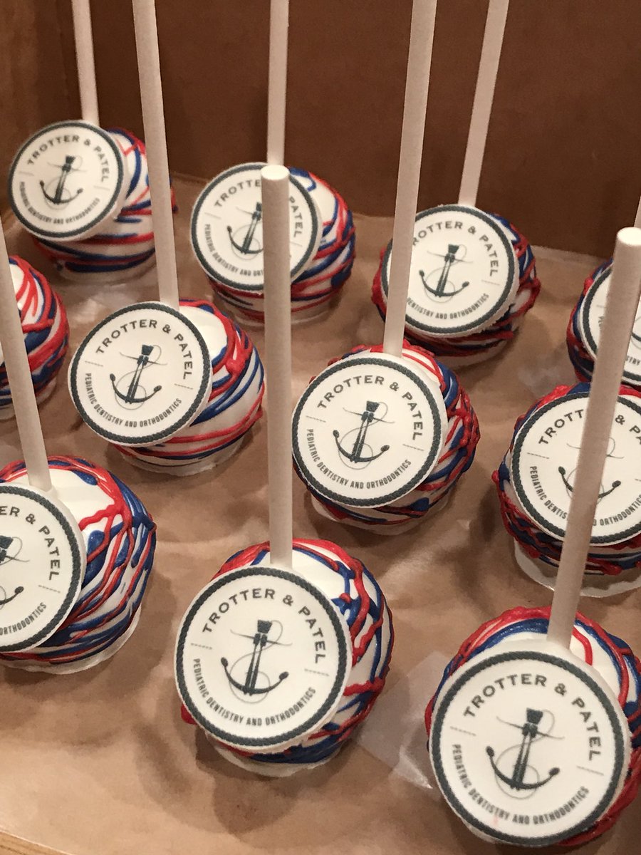 MinisbyMaria's tweet photo. Lots of cake pops for this fabulous dentist/orthodontist to give as gifts to referring dentists! #cakepops #customcakepops #logocakepops #corporatecakepops #pediatricdentistry #trotterpatel #minisbymaria 👩🏼‍🔬 https://t.co/HzEDnpZB4S