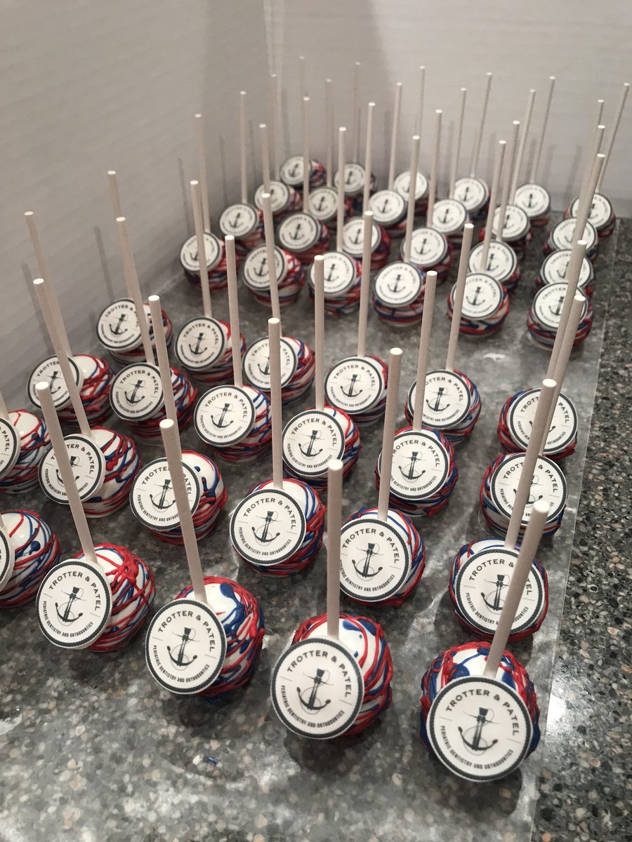 MinisbyMaria's tweet photo. Lots of cake pops for this fabulous dentist/orthodontist to give as gifts to referring dentists! #cakepops #customcakepops #logocakepops #corporatecakepops #pediatricdentistry #trotterpatel #minisbymaria 👩🏼‍🔬 https://t.co/HzEDnpZB4S