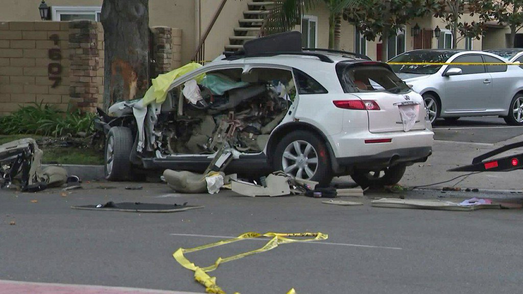 Driver Crashes While Fleeing From Authorities in Santa Ana; 1 Killed, 2