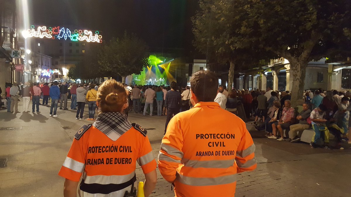 PCivilAranda's tweet photo. Concierto en la Plaza mayor de Aranda!!!! https://t.co/hopIqvwVJo