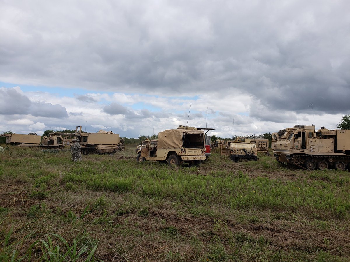 2_4FA's tweet photo. Bravo Battery BOC and Vehicle Maintenance setup, where they plan and prepare their equipment and personnel for the upcoming live fire #Bulldogs #DeepAttack #NoStepBackwards #Maintenance #Training https://t.co/1HQLCSD1yI