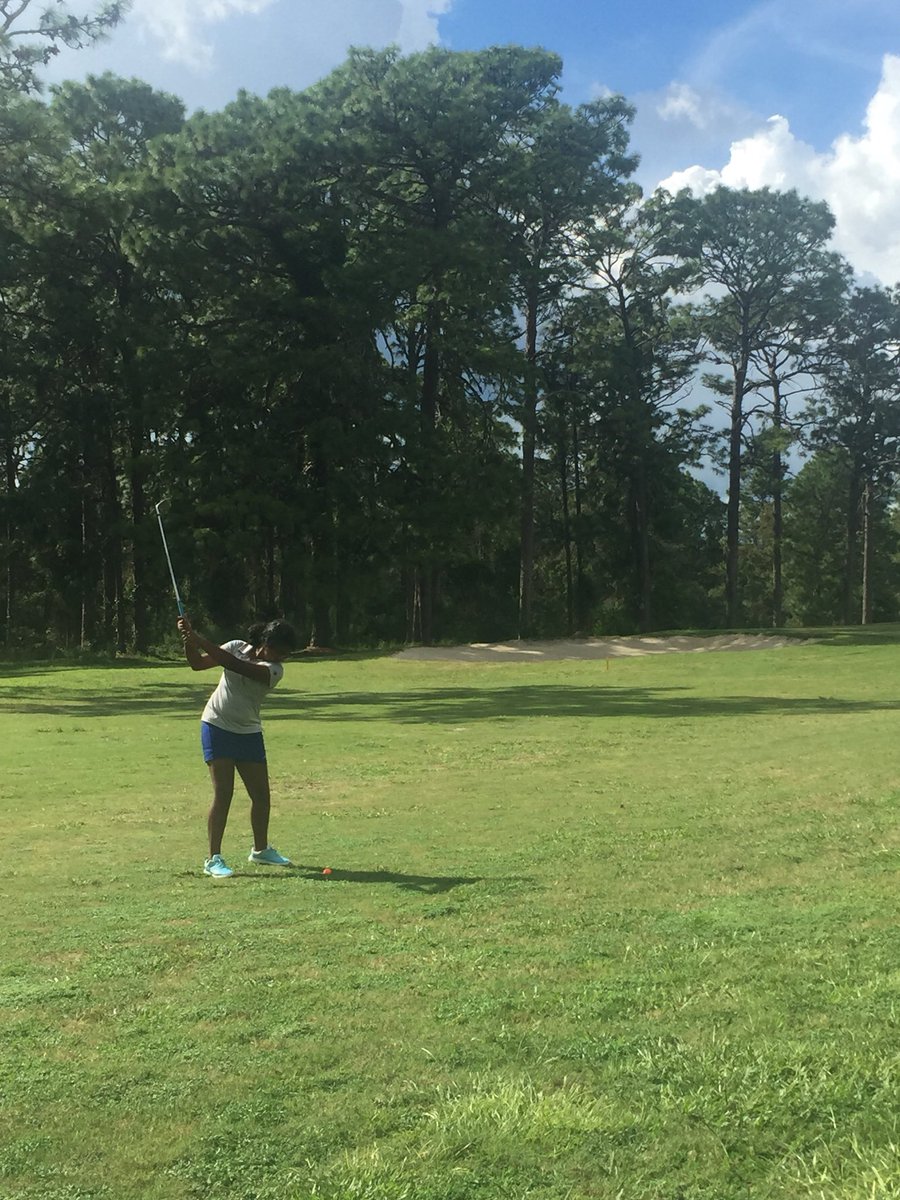 art_LMS's tweet photo. Another fun middle school match this afternoon. Nice playing today golfers! 🙌🏼⛳️ #WeAreLMS https://t.co/NhMMCJ5Fmy