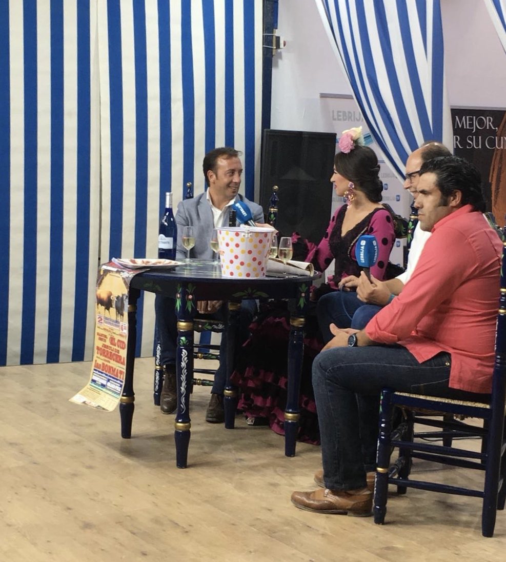 📺 En estos momentos Jesuli está siendo entrevistado en directo en el set de Lebrija Tv, en la feria de Lebrija. Comentado sobre su temporada, gran actuación en Valdepeñas y su próxima actuación el Villaluenga del Rosario.