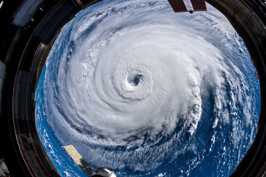 Hurricane Florence Looks Extremely Frightening From Space travel.resourcemagonline.com/2018/09/hurric…