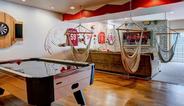 ManCaveDay's tweet image. A little different, but still gets much love! 🎯🏒📺 #darts #hockeytable #mancave #flatscreen #hardwoodfloors #hammocks #architecture #designerhome #interiordesign #floorplans #downtime #unwind #recharge #peaceofmind #hangout  #garage #basement #smartho… ift.tt/2N8kyry
