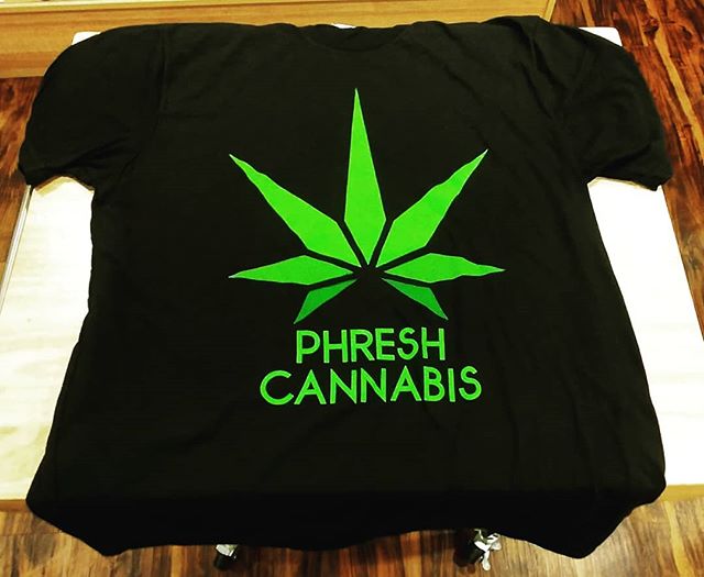 PhreshOregon's tweet image. Summertime is all about staying cool, so why not rock our cool new Phresh Cannabis merch? Come on down and get yours today! ☁🌿👍😎👍🌿☁ #Phresh #phreshcannabis.
