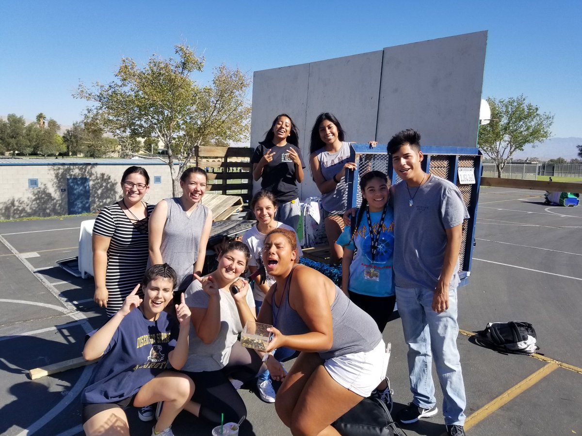GreinMike's tweet photo. Senior Float Building...9/12/18
They are number 1 https://t.co/L7nSZDMBZB