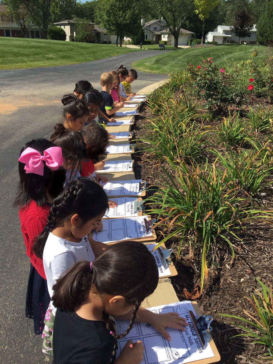 conley_class's tweet photo. Our kindergarteners used their 5 senses to explore this beautiful summer day! https://t.co/Xxzz0aWTOG