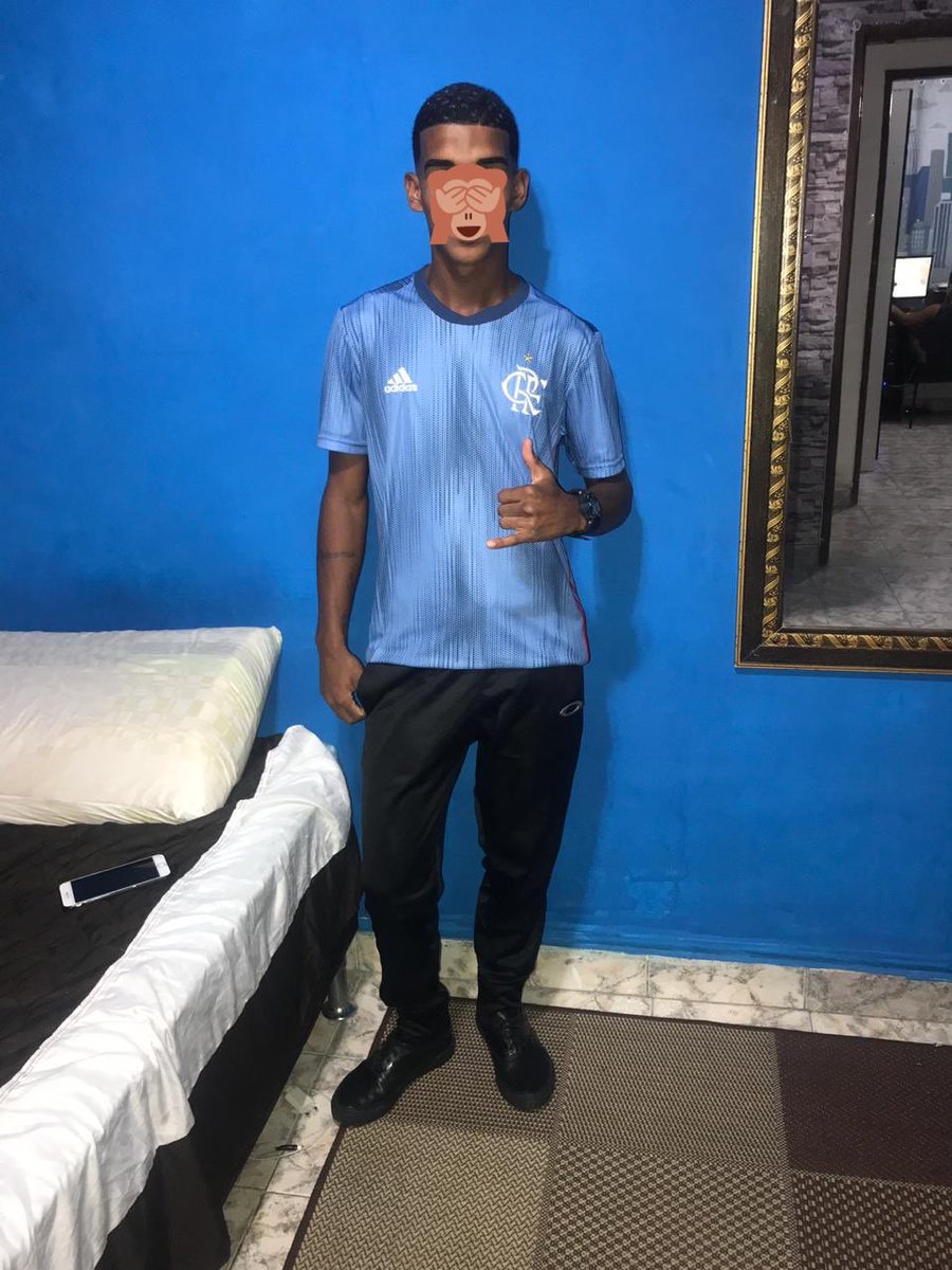 DaviDaConceio3's tweet photo. Vai começar a festa 🎉 Maracanã mengofla 🙌🏾🤑 https://t.co/moB4JKPyjr