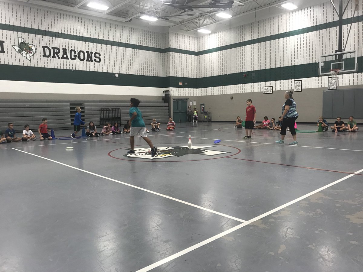 pe_dragons's tweet photo. 5th grade had a great time today playing frisbee mania 2.0! These students bring there best everyday! @Carrollisd @SLCAthletics @durham_pe @DonDurhamSLC https://t.co/gPJiasPpZI