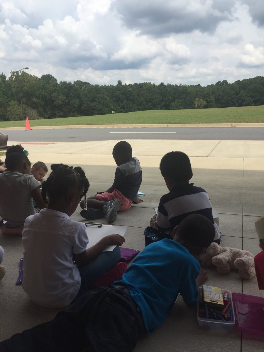 FarrsClassroom's tweet photo. #FarrsClassroom loves working on our porch. We used our senses to write what we can see and hear outside. Beautiful view! https://t.co/S8gC5ABGx9