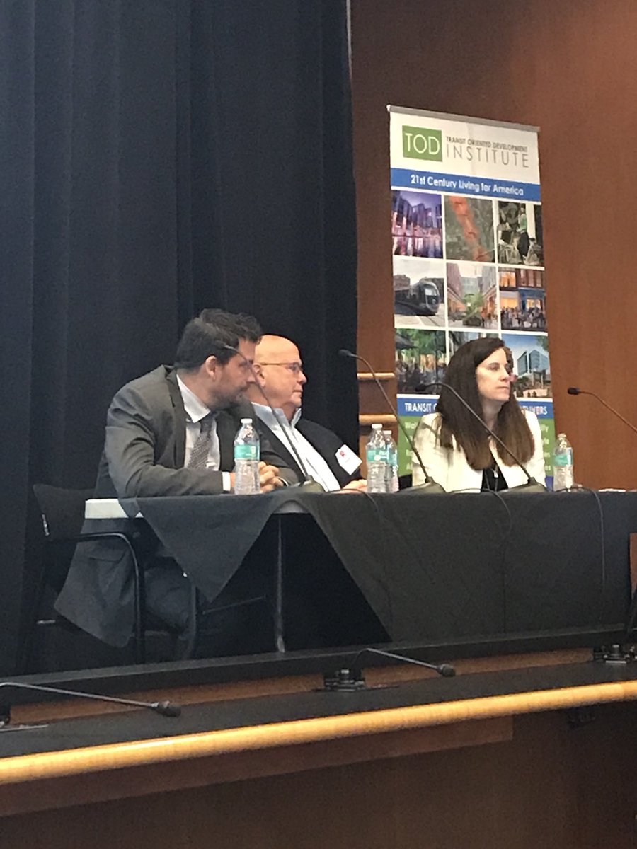 MinetaTrans's tweet image. DeLee Shoemaker - Sr. Managing Dir., State Gov't. Affairs @Microsoft answers an audience question on how to engage other large companies to support #HSR to which she answers the promise of a greater workforce pool @USHSR #HSRLS