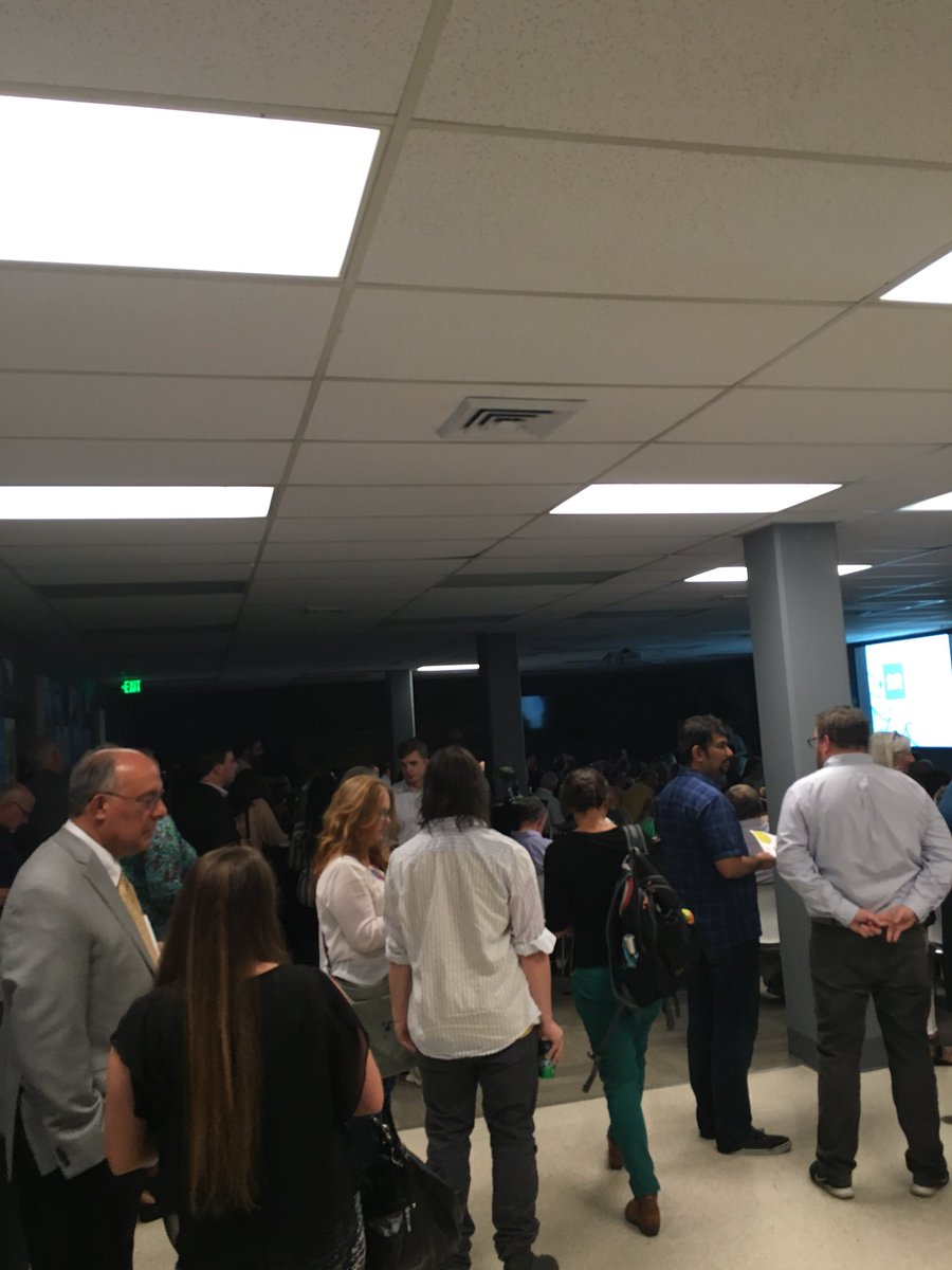 TheDrLLCoolJ's tweet photo. Such a great crowd @SoResearchNews for #SipsandScience! https://t.co/oZzPrWdL1g