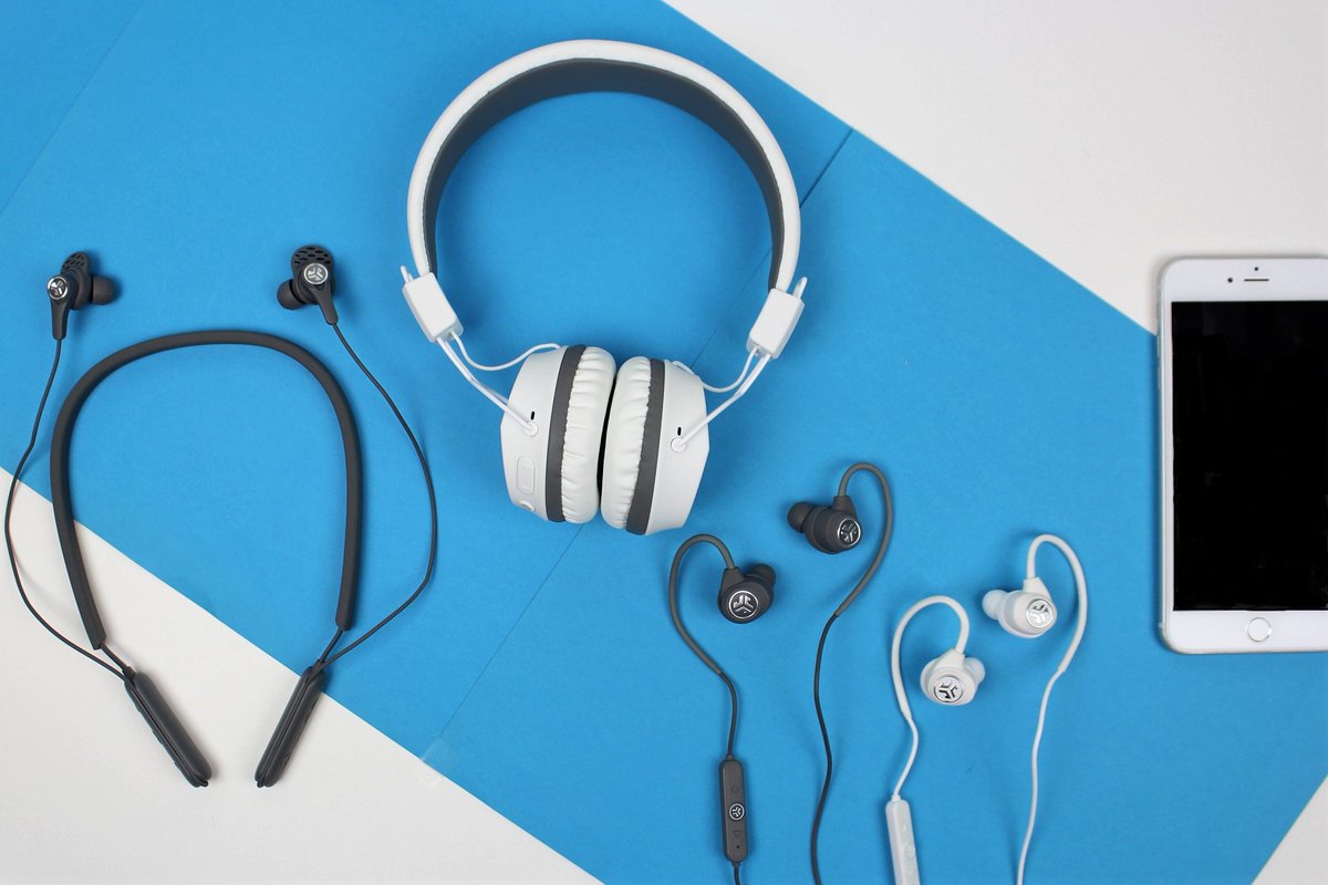 JLabAudioUK's tweet photo. No headphone jack? No problem! Activate Siri, answer calls, and listen to your favorite tunes. #GOWireless with our Bluetooth collection. Shop now - https://t.co/2td6WwPtfm https://t.co/LgMxNwy0zr