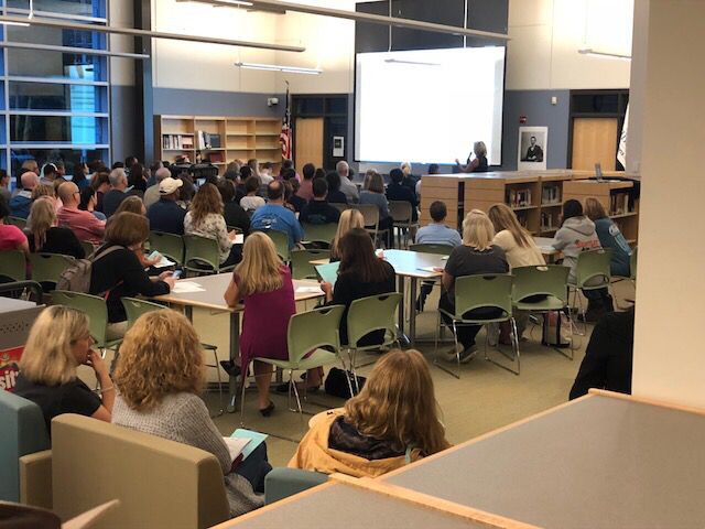 EssexNorthShore's tweet image. It’s a packed house in our Media Center!
#TechnologyIsCool #OneToOneDevices #ENSTechnology #HawkTalk #ENSATS