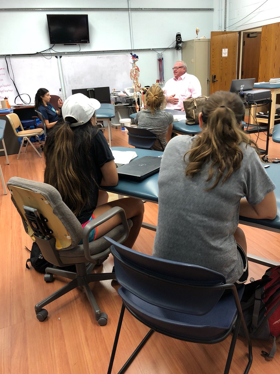 UTPB_AT's tweet photo. #UTPermianBasin seniors in deep discussion to help prepare them for the #BOC exam! Some will be taking it in a few short months, while others are looking at April for their test. #studyhard #BOCprep https://t.co/VUG9pC26Bl