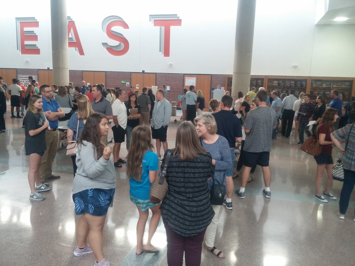 ccgruhin's tweet photo. Scholarship night! How about a job AND college assistance!! https://t.co/wdwJ7mNkRH @olatheschools @LenexaHR @OlatheChamber https://t.co/3FTn5fDicN