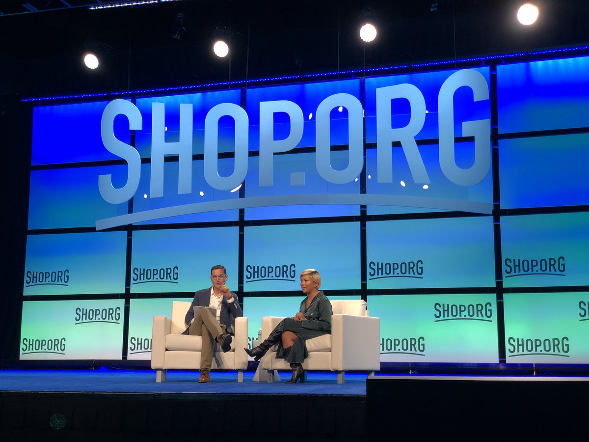 simplr's tweet photo. “The luggage industry was pretty... bleak.” Great convo between @jennifer of @away and @guyraz #shoporg #awaytravel https://t.co/9VtPu1fK4P