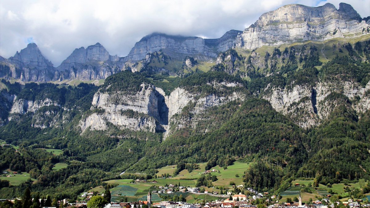 Gorgeous! #settinginspiration #ourbeautifulworld #mountains #nature