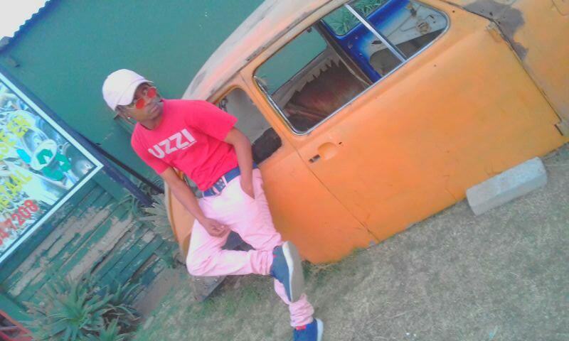 A1KING_SA's tweet image. Dat old school touch fam @A1KING_SA 
#musicartist Photocred@chynamanslagah 
#MorningJam @AuBReal_SA #Baddest