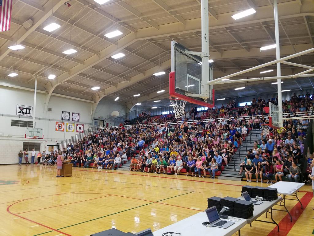 Steve_Wrobleski's tweet image. LP Director of Technology, Mrs. Amy Williams, welcomes all 9th grade students and parents for Chromebook Distribution. #WeAreLP #TechStrong @LPCavaliers