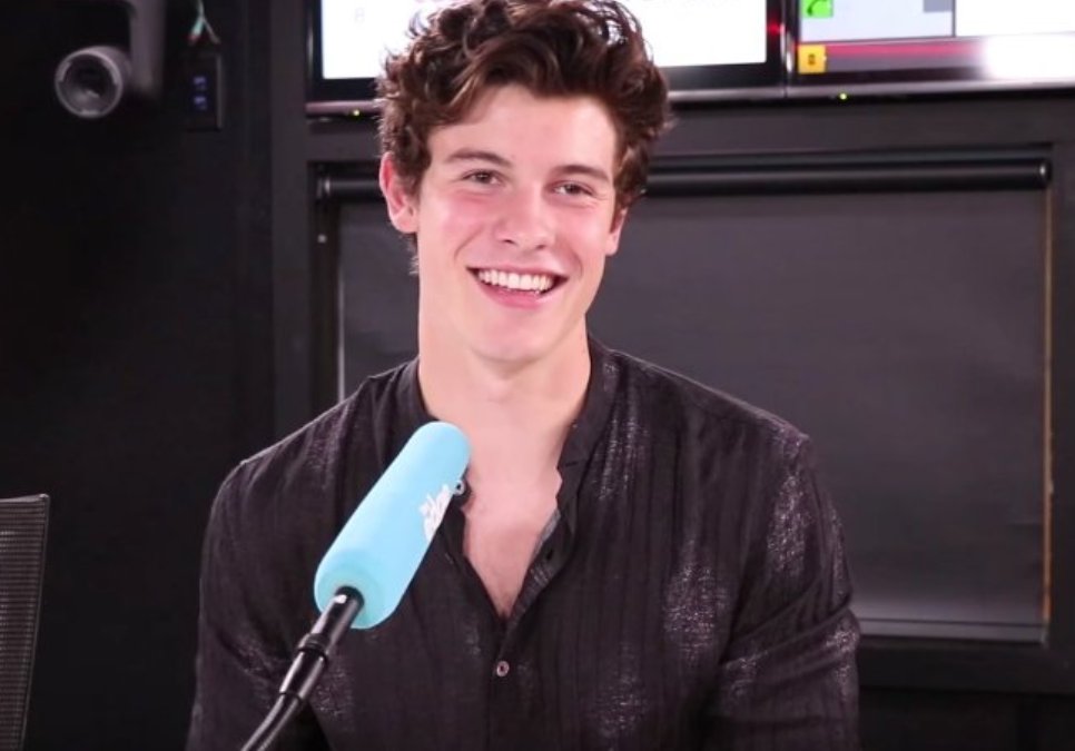 MendesOnAir's tweet photo. #ShawnMendes #TheAlbum #PCAs https://t.co/CriNOGAsAb