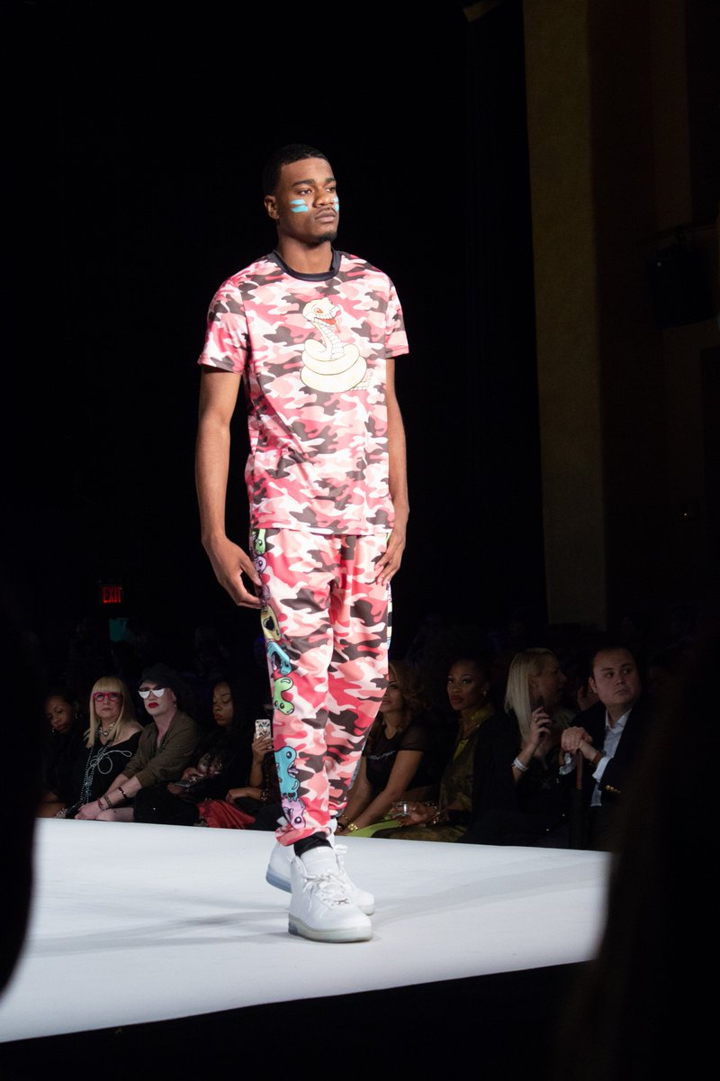 pixeryup's tweet photo. Designer and Artist Michael Howard of Smock Me showcased his Spring/Summer, 2019 Collection at this year’s @stylefw in New York City powered by @Pixeryup. 

View full collection: https://t.co/XWpnK6ltvo
#fashionweek #NYFW #NYC #newyork #NewYorkFashionWeek https://t.co/QmKqLekOGe