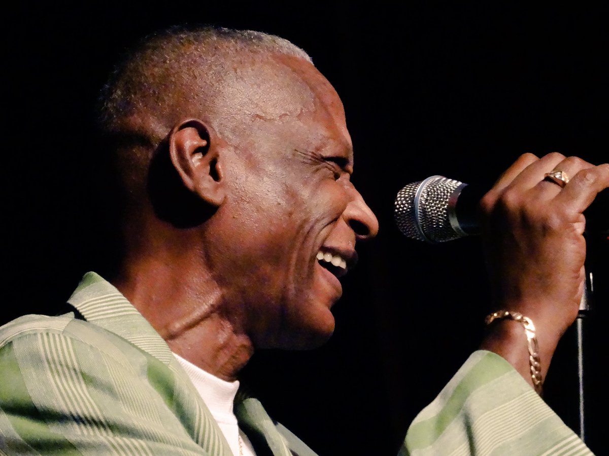 tokomurase's tweet photo. .@RealStylistics Thanks for the follow!!:) here are some pics from #TheStylistics show @yoshis_OAK 9.16.14:) 😎👍🎵 @airrion_love #ArrionLove #HerbieMurrell #JasonSharp #HaroldEbanBrown #Oakland https://t.co/R9DV8krJb7