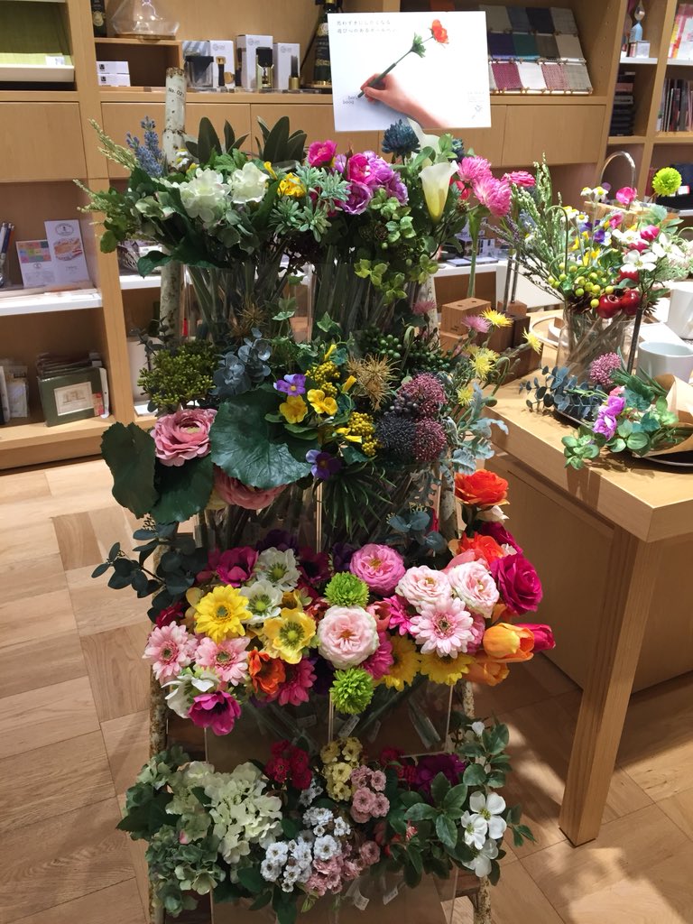 銀座 伊東屋 伊東屋がついにお花を販売 いえいえ こちらは本物と間違えるほど素敵な造花のボールペンなんです お花だけではなく グリーン系も素敵ですよ G6fでお買い上げのお客様には花束のようなデコレーションケーキでお渡しします G6f Home 銀座 伊東屋 伊東屋がついにお花を販売 いえいえ こちらは本物と間違えるほど素敵な造花のボールペンなんです お花だけではなく グリーン系も素敵ですよ G6fでお買い上げのお客様には花束のようなデコレーションケーキでお渡しします G6f Home