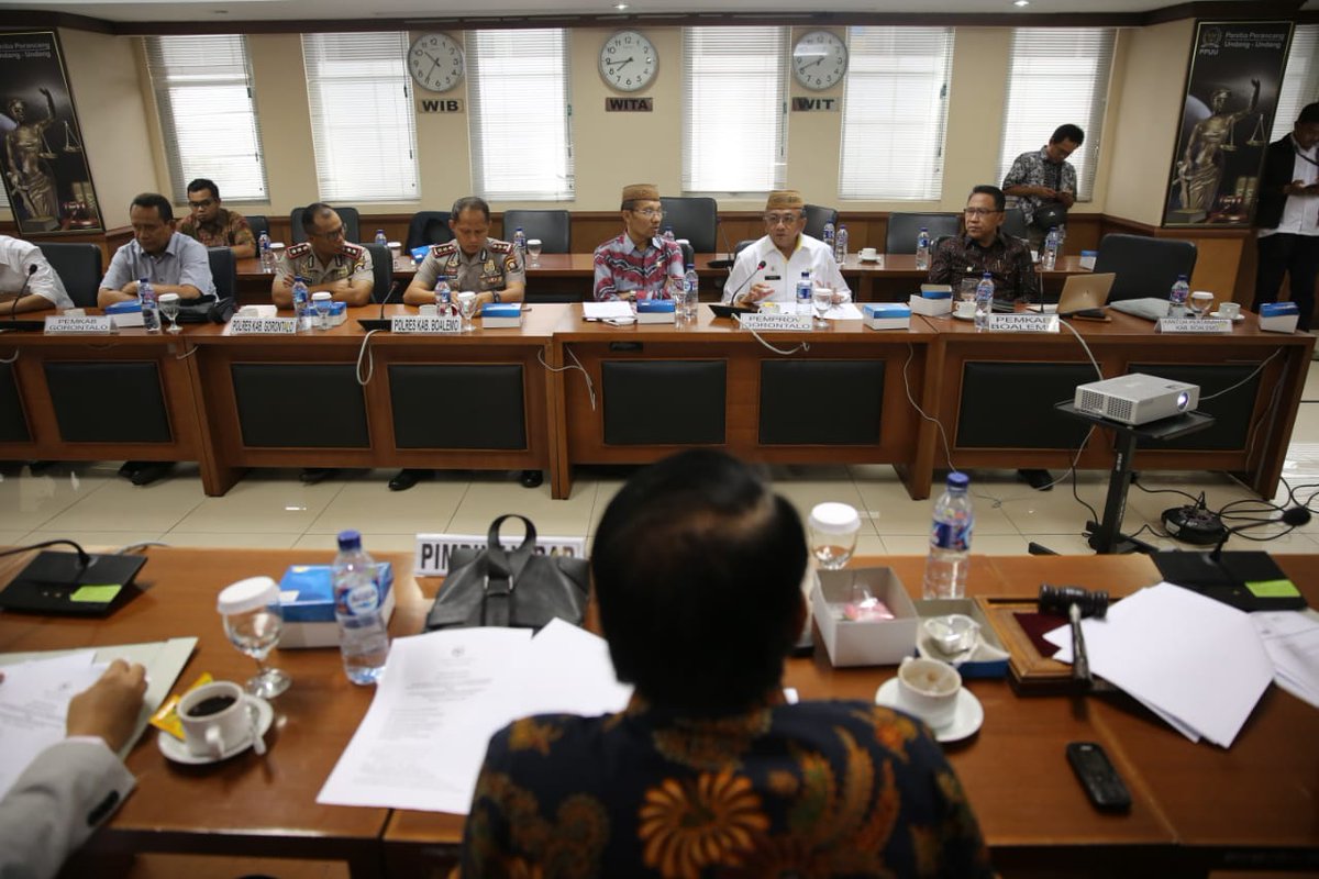 DPDRI's tweet photo. Badan Akuntabilitas Publik DPD RI
RDP dengan PT. PG. Tolangohula Gorontalo, dan Perwakilan Masyarakat.
Membahas terkait permasalahan lahan atas nama warga masyarakat Prov. Gorontalo (Kab. Boalemo dan Kab. Gorontalo) dengan PT. Pg.Tolangohula Gorontalo
#BAPDPDRI #DPDRI #legislasi https://t.co/tybsVhkJEe