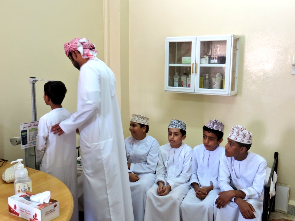 في إطار الاهتمام بأبنائنا طلاب المدارس ومن ضمن خطة جماعة الصحة المدرسية 

 قامت ممرضة الصحة المدرسية بالتعاون مع مشرف الصحة، بفحص الطلاب المستهدفين للفحص الطبي الشامل وهم طلاب الصف السابع الأساسي 
حيث تم فحص وقياس الطول والوزن وحساب معدل كتلة الجسم للطلبة المستهدفين.