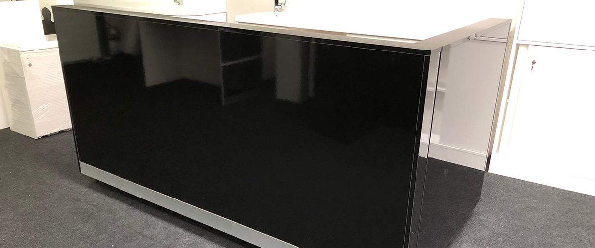 Black Gloss Retailer’s Kiosk tinyurl.com/ycuowf6k