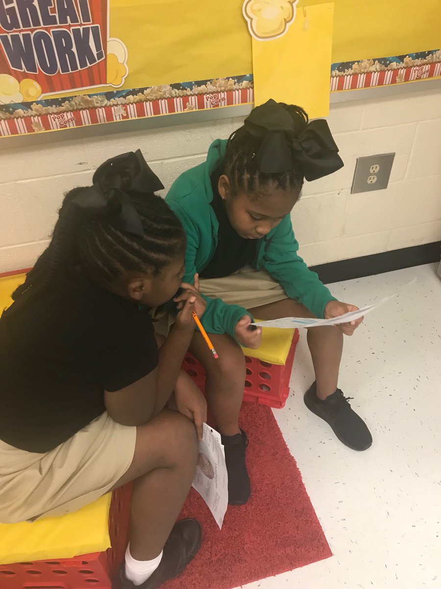 MelanieMiller41's tweet photo. Students working in Wicor groups to find the theme. https://t.co/IVfAz5nBfB