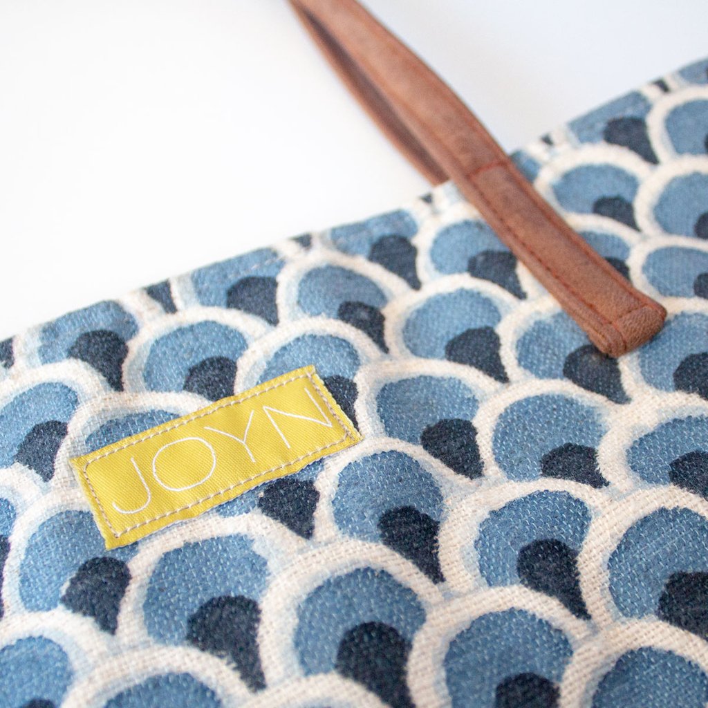 goodimalist's tweet photo. This isn’t just a bag. It is a celebration in tradition, support in a community and is filled with the tactile beauty of meticulous craftsmanship.
@joynbags
#ethical #sustainable #bag #style #handcrafted  #handmade  #blockprinting #pattern #goodimalist
https://t.co/HaWvmhhIz7 https://t.co/smDMF3TJ2h