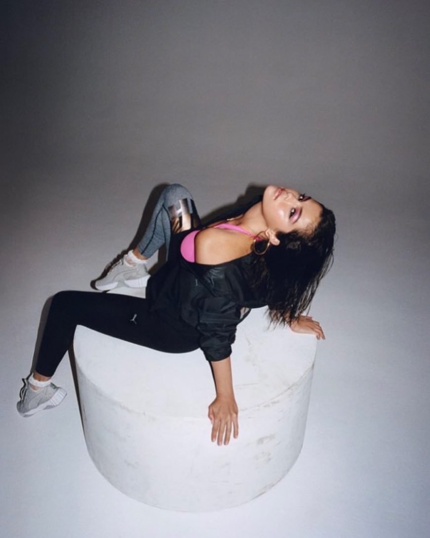 Dm8I79jX0AEN-MH.jpg:large