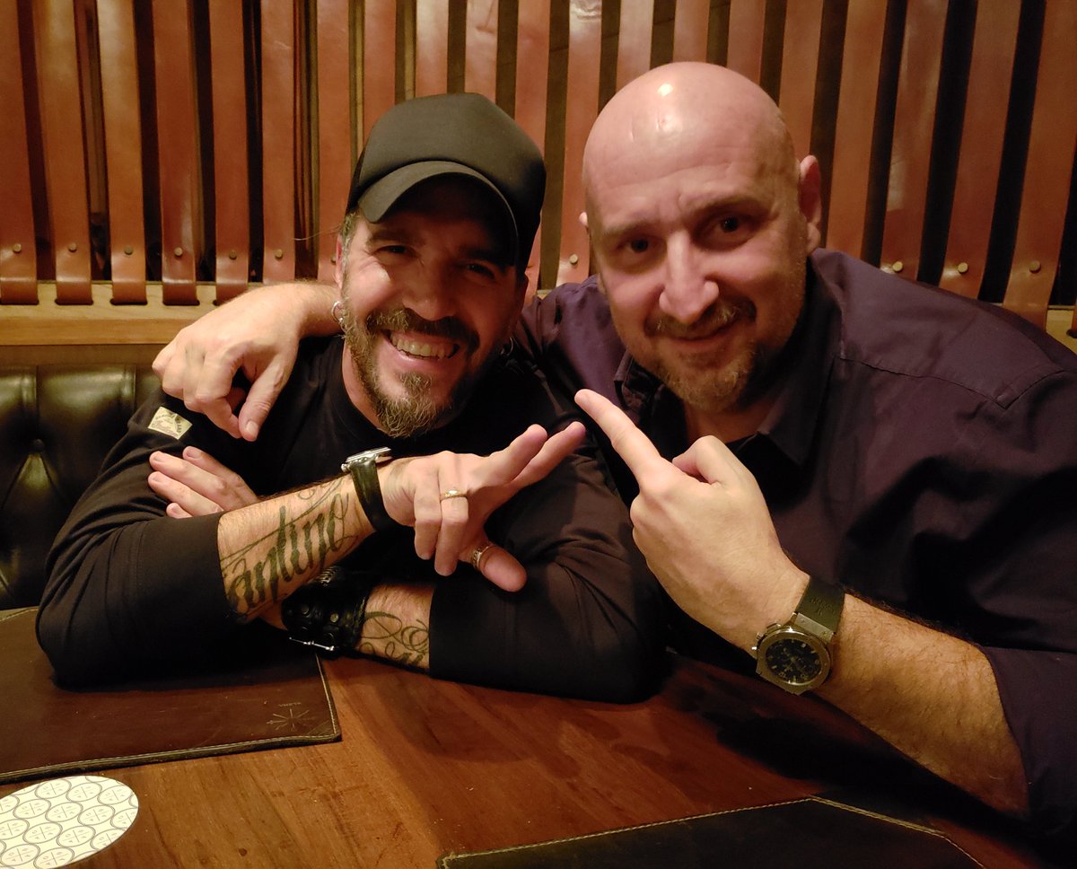 Noche de amigos y arte. Te quiero <a href="/VigilanteArtist/">Alejandro Vigilante</a> #ART #Friends