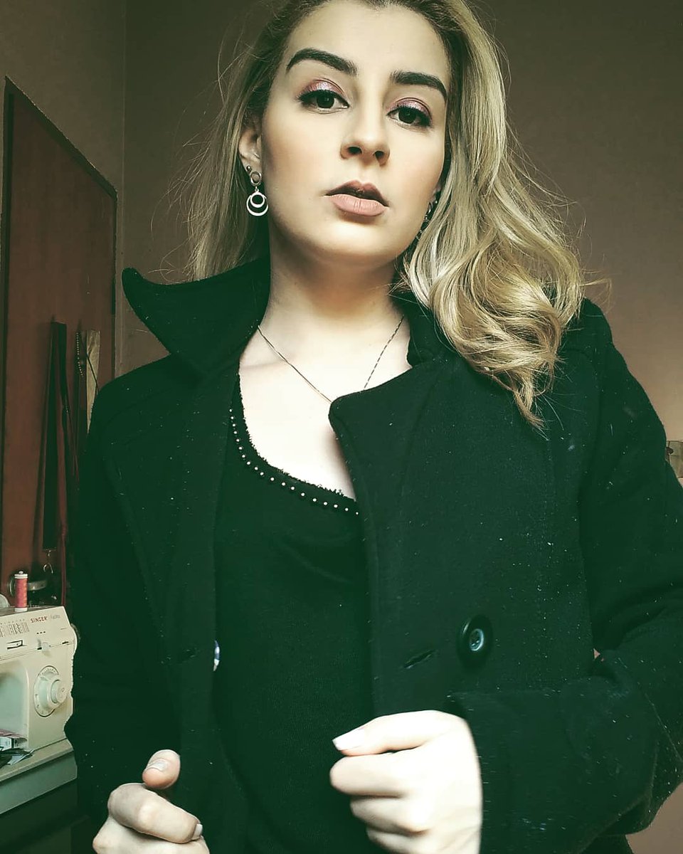 MarollOliveira's tweet image. #makework #model #photography #youtube #dailus #rubyrose #natura #makeupgirl #woman #word #marololiveira #beatiful #girlbeautiful #makeupgirl #love #makeup #modeling #life #hairstyle #happy