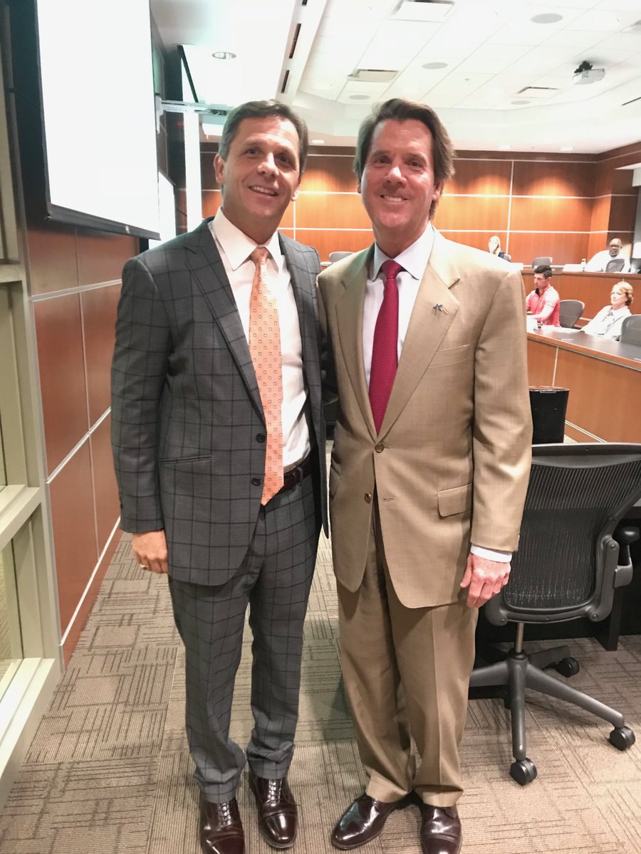 StevenAgee's tweet image. I was delighted to have Sean Trauschke, CEO of OGE, as my guest speaker tonight in my graduate energy class at Oklahoma City University.  Next week, my guest will be Doug Lawler, CEO of Chesapeake Energy!  What a great lineup for our Meinders School of Business students!