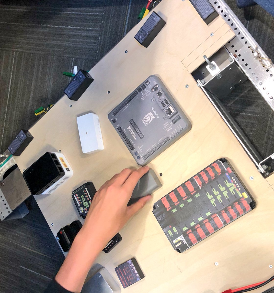 frc2706's tweet photo. Hey, something doesn’t look quite right with these new parts... 🤔😂 https://t.co/YGyZtgcaCS