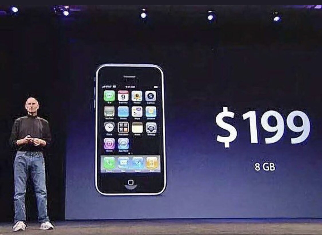PettyPanda777's tweet photo. The tax ALONE for the new Iphone 10S Max will cost about as much as the first iPhone itself 😳 #AppleNews #AppleWatch #apple #AppleKeynote2018 #iPhones #iPhoneXC #SteveJobsTheater #SteveJobs #Iphone10sMax #512GB https://t.co/2Z4Zi5tWL3