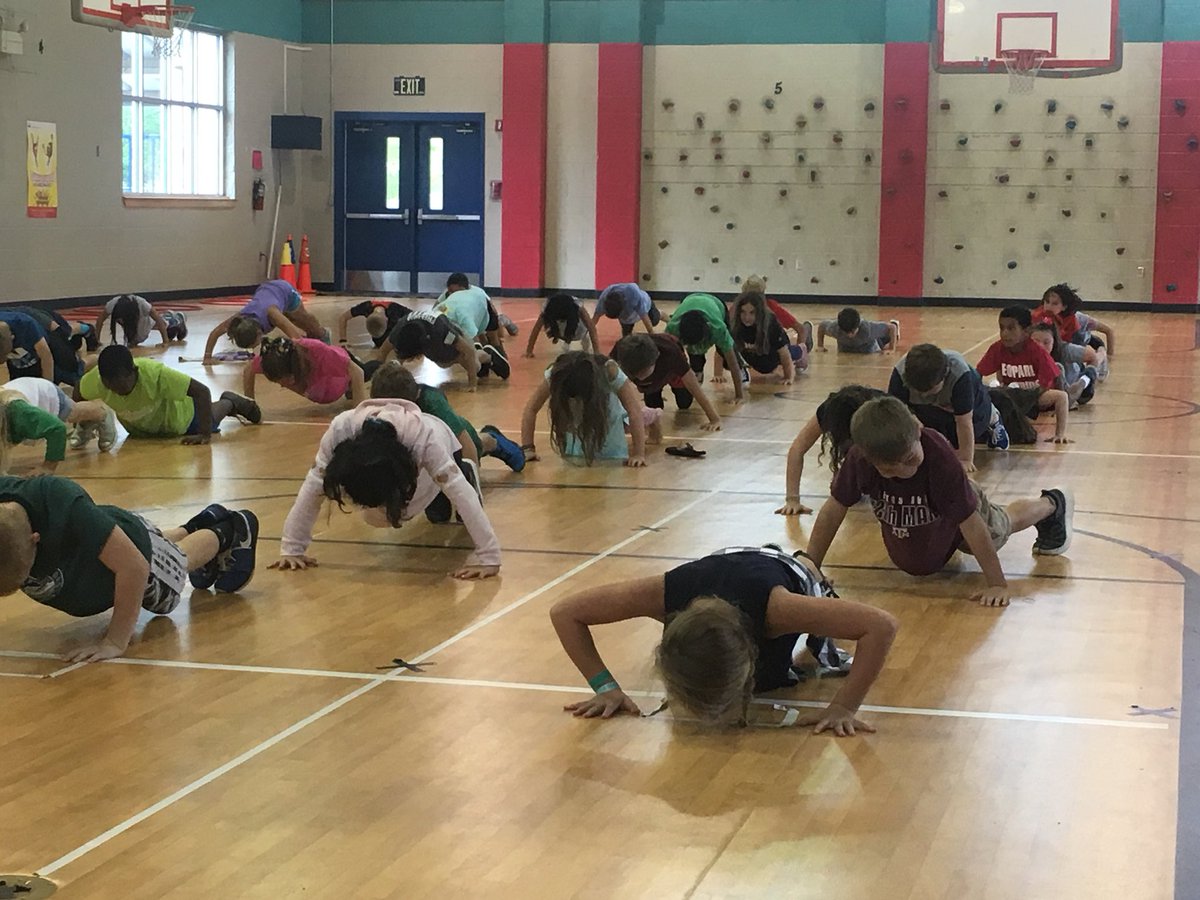Lesliemdurst's tweet photo. HLES Push-Up PE Power ... so proud of our kiddos! Putting in the work!
#PowerTogether #FocusAndDetermination #ThePowerOfDifferentiation #FabForm @amandaschumann @ComalPhysED https://t.co/UC2d5dngh3