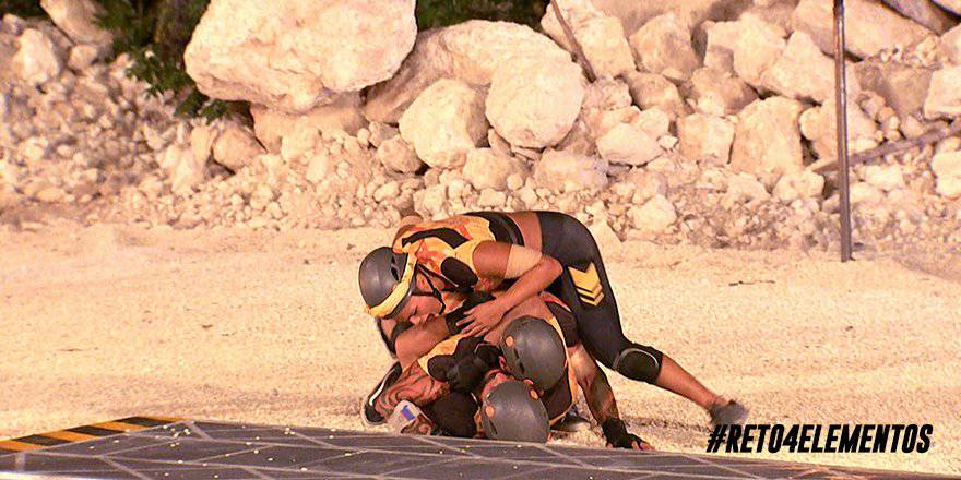 Bazookajoeradio's tweet image. Los amarillos tiran el 3er pino y manda a los rosas al purgatorio !! #Reto4Fitness @YoConMonicaR4E @raul_victoria @ceci_aguilera1 @Picobull |#Reto4Elementos