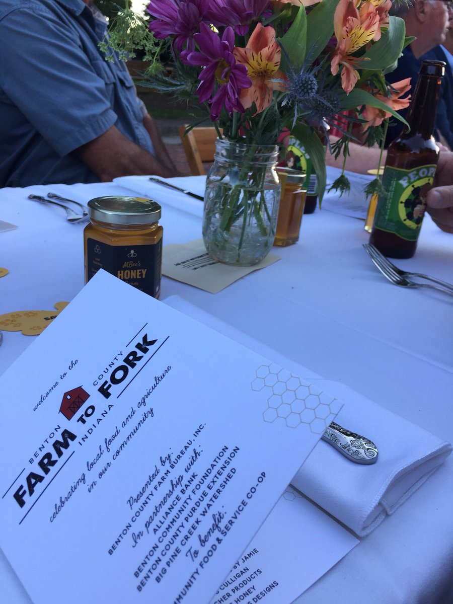 MrsShannonNMES's tweet photo. Beautiful night supporting the Food and Service Co-op in Benton County.  Great food, music, and good crowd #farmtotable https://t.co/ZsaLxSmGcg