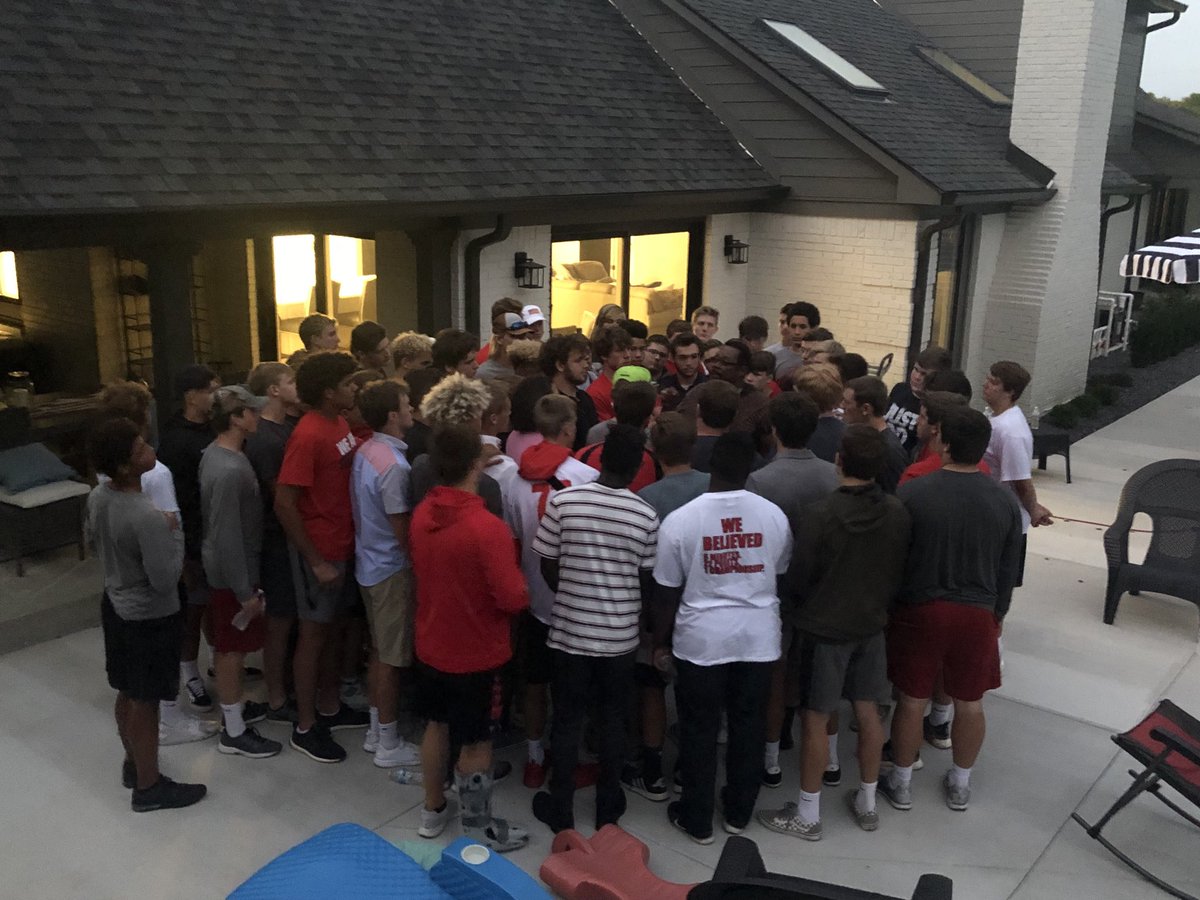 Jenniferboyce99's tweet photo. Amazing night with our CG Football family❤️ #TrojanPride #oneteamonefamily https://t.co/B9tEMwT8QL