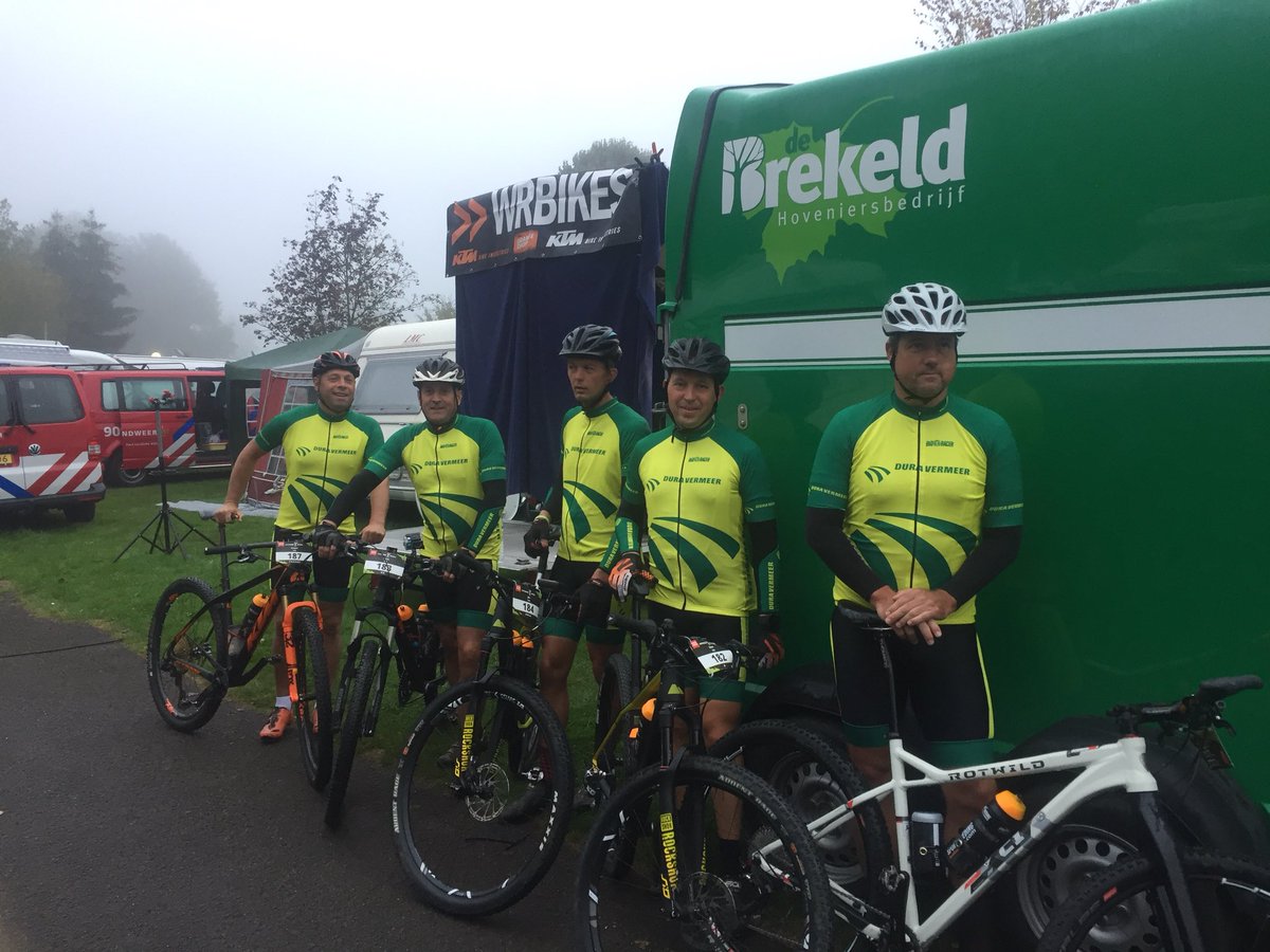 FrankGlaubitz's tweet image. #teamR4D bijna weer compleet op dag5 langste etappe 109km 2050hm @Duchenne_Heroes Lez Spa -&amp;gt; Valkenburg via hoogste punt van Nederland. Binnen komen via drielandenpunt met @DuraVermeer voor @duchennepp